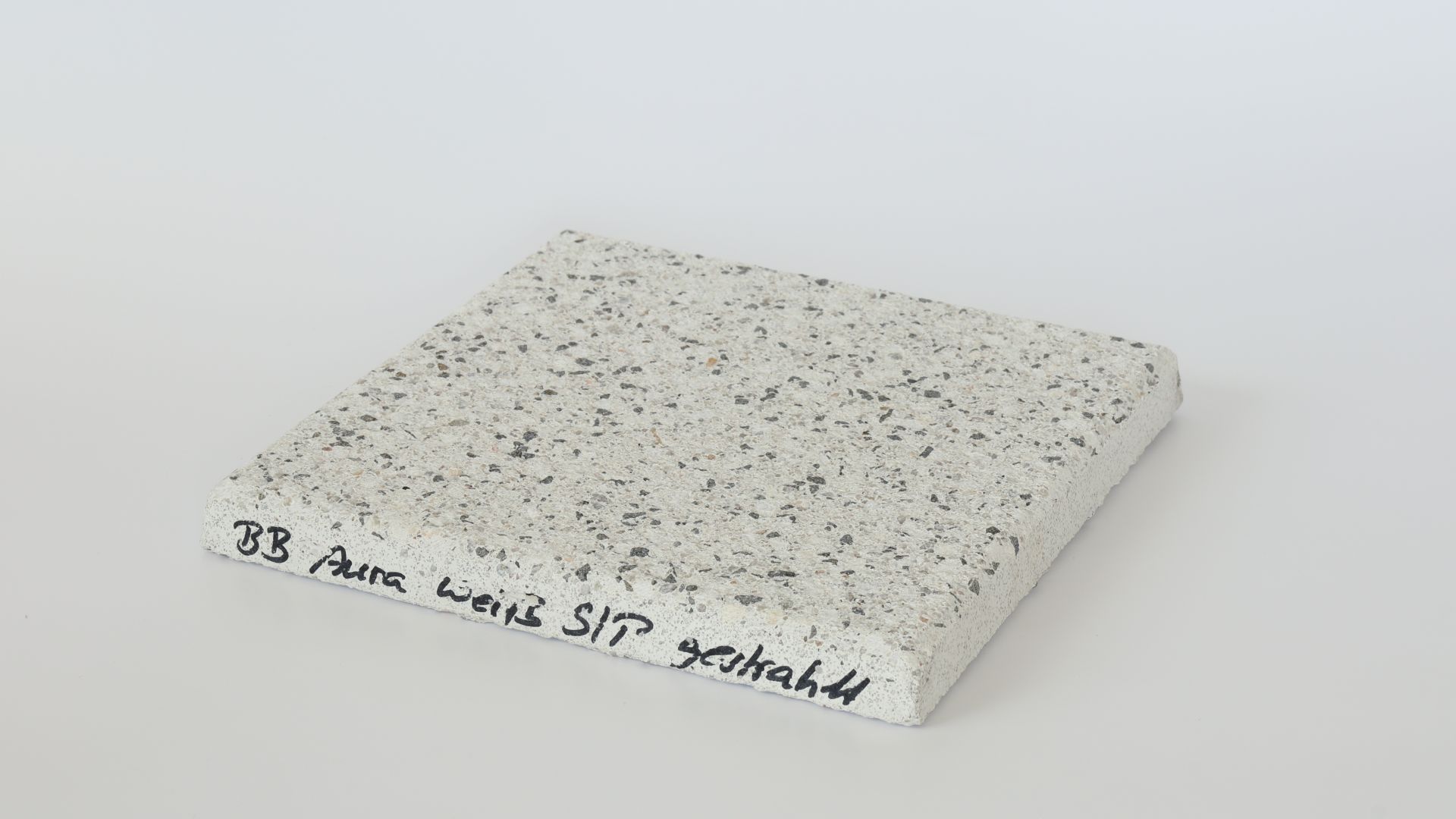 Sample Slab_concrete  cast stone_'Aura weiß-salz-pfeffer'_shot-blasted