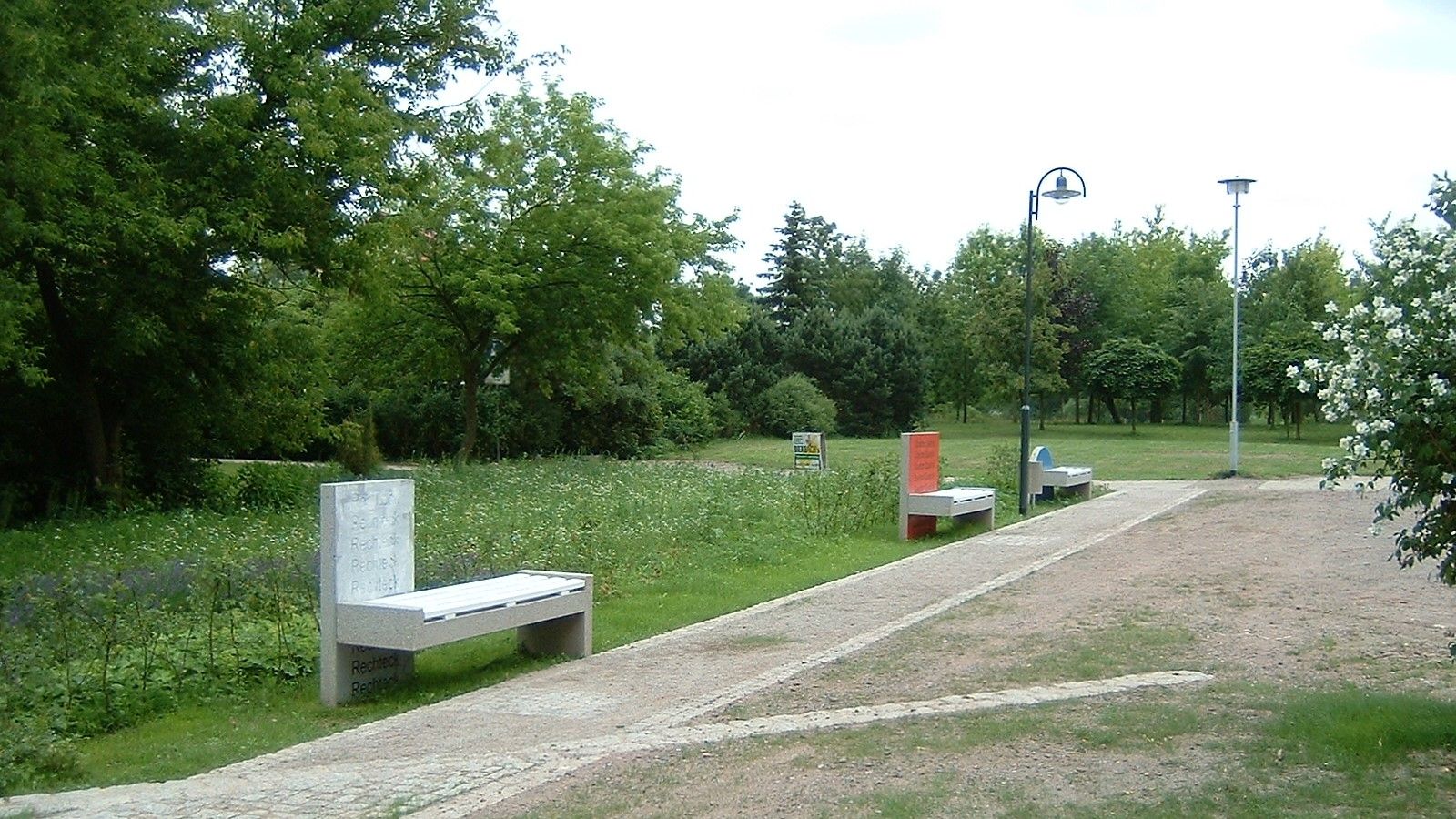 1.0_Geometrische Bänke_Stadtparkgestaltung Bürgerpark Hermsdorf